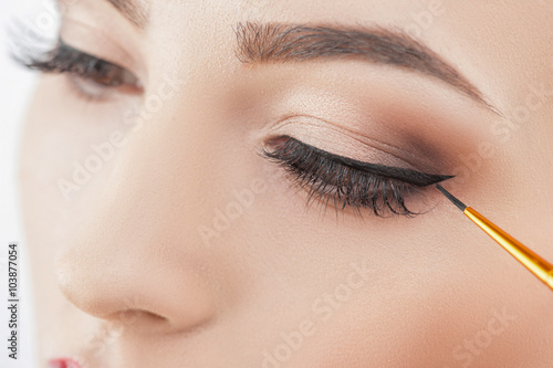 Fotografía Pretty healthy girl in doing wonderful make-up