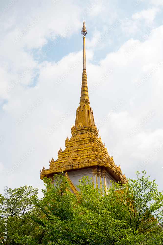 BANGKOK - FEBRUARY 19 : Golden Buddha Temple, Landmark of Chinatown in Chinese New Year celebrations on February 19, 2015 at Yaowaraj road, Bangkok, Thailand