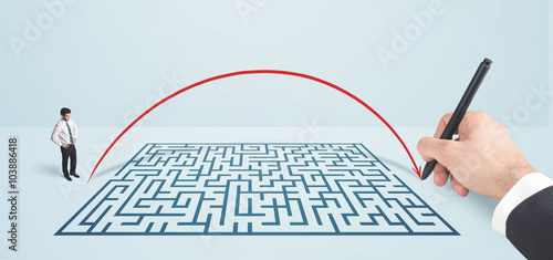 Canvas Print pensive businessman in front of labyrinth