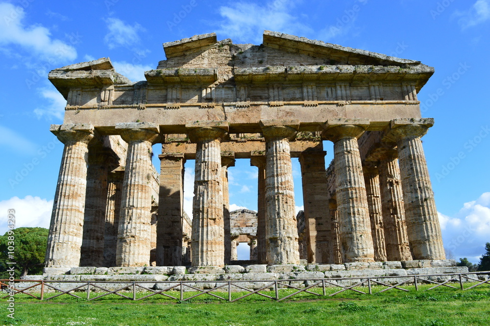 Façade du temple de Neptune à Paestum
