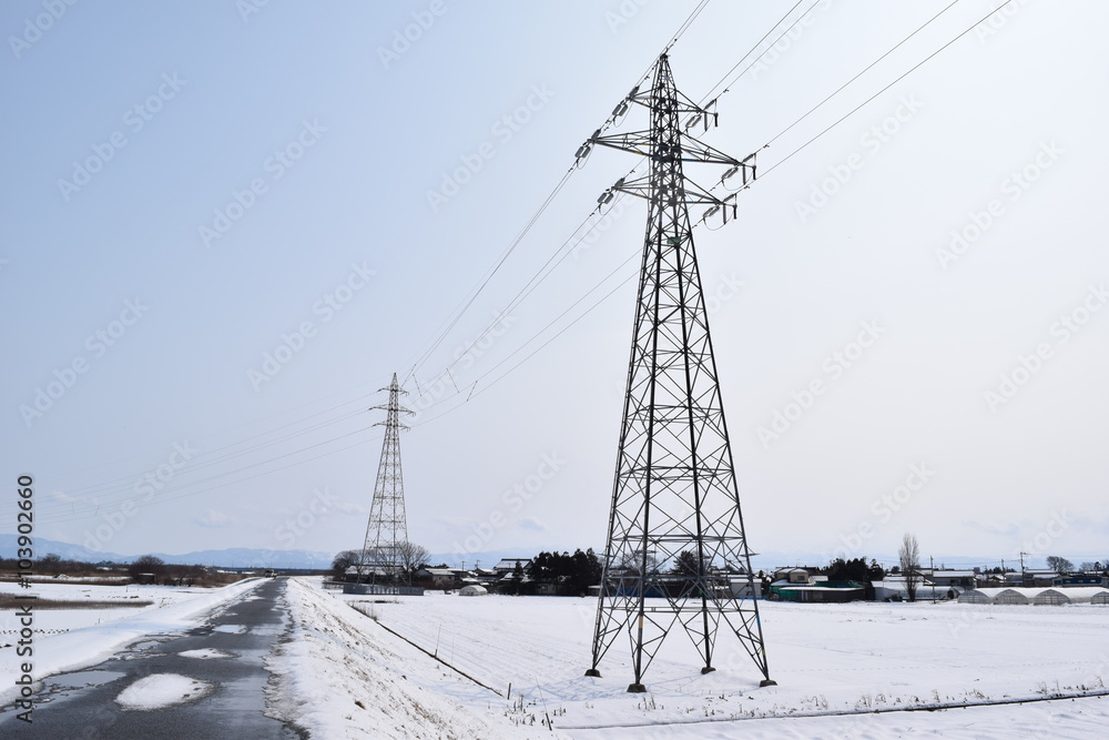 送電線／山形県の庄内地方で、送電線を撮影した写真です。
