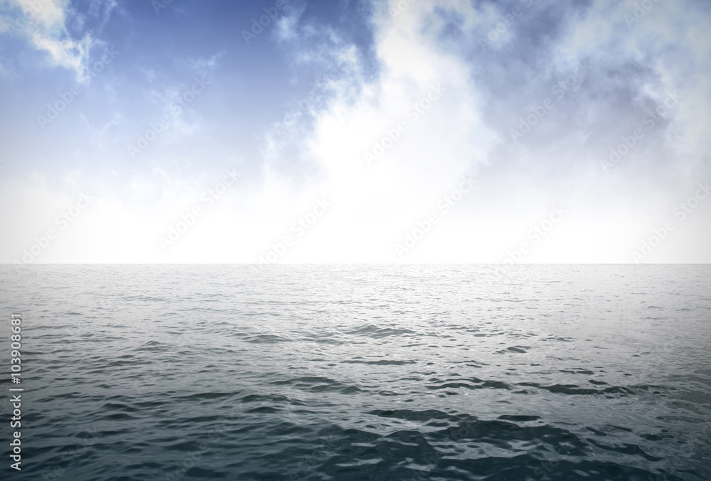 Obraz premium Sky and water - summer background