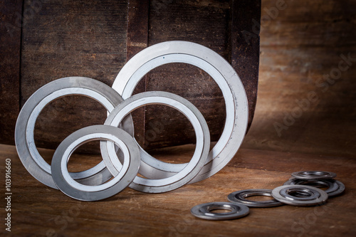 Gasket and flanges for mechanical seal