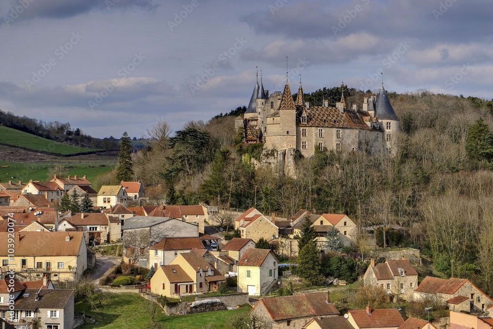 Fototapeta premium Château de La Rochepot en Bourgogne.