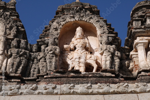 Wallpaper Mural Каменные статуи   Torontodigital.ca