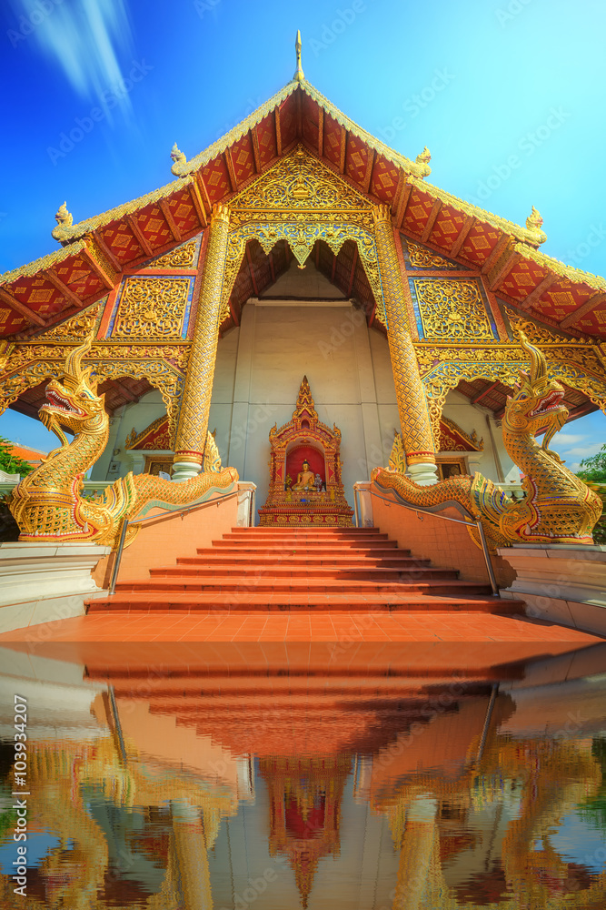 Naklejka premium Wat,Temples with golden dragons in Chiang Mai