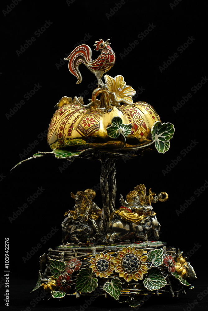 Figurine - Carousel of gold, silver and jewels.