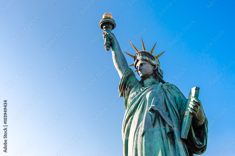 Φωτογραφία Lady liberty juxtaposed stand at Odaiba seaside park, near Rainbow Bridge in Tok