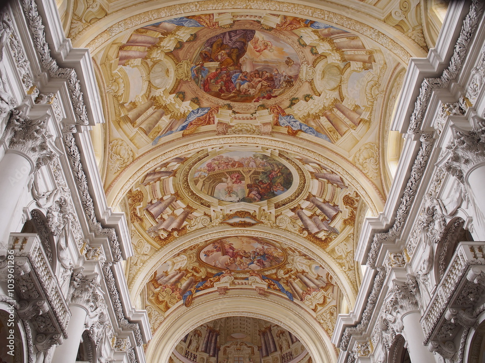 Malerisches Deckenfresco der Stiftskirche des Augustiner Chorherrenstift in St. Florian 