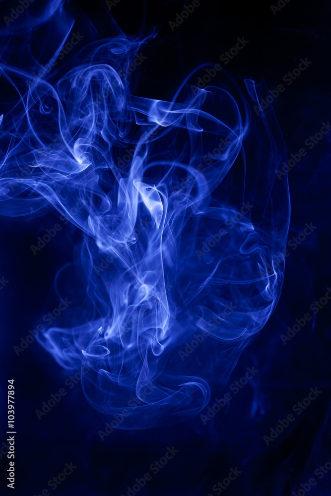 Fototapeta premium Blue smoke on a black background.
