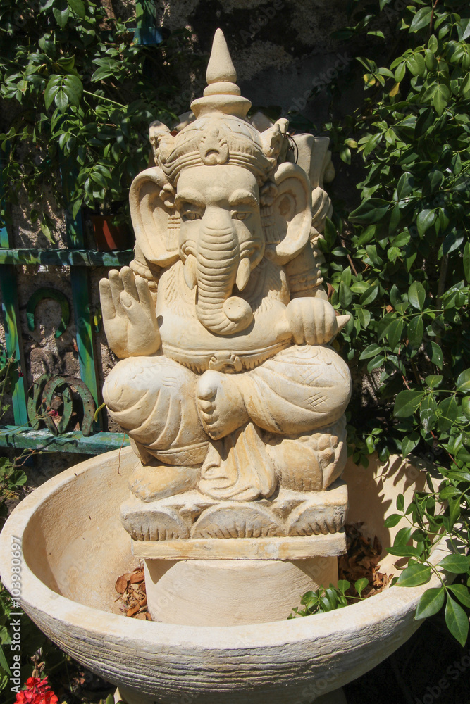 Statua del dio elefante Statua del dio elefante