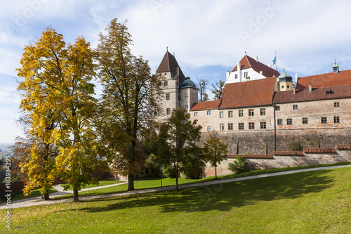 Blick auf Burg Trausnitz im Herbst, Landshut, Niederbayern, Bayern, Deutschland, Europa