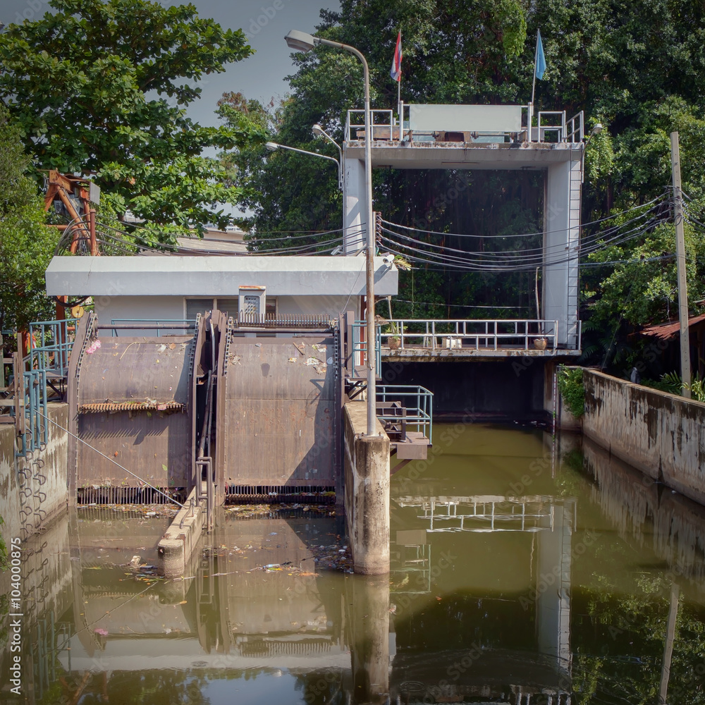 Floodgate / Old and dirty floodgate in cannel. Floodgate / Old and dirty floodgate in cannel.