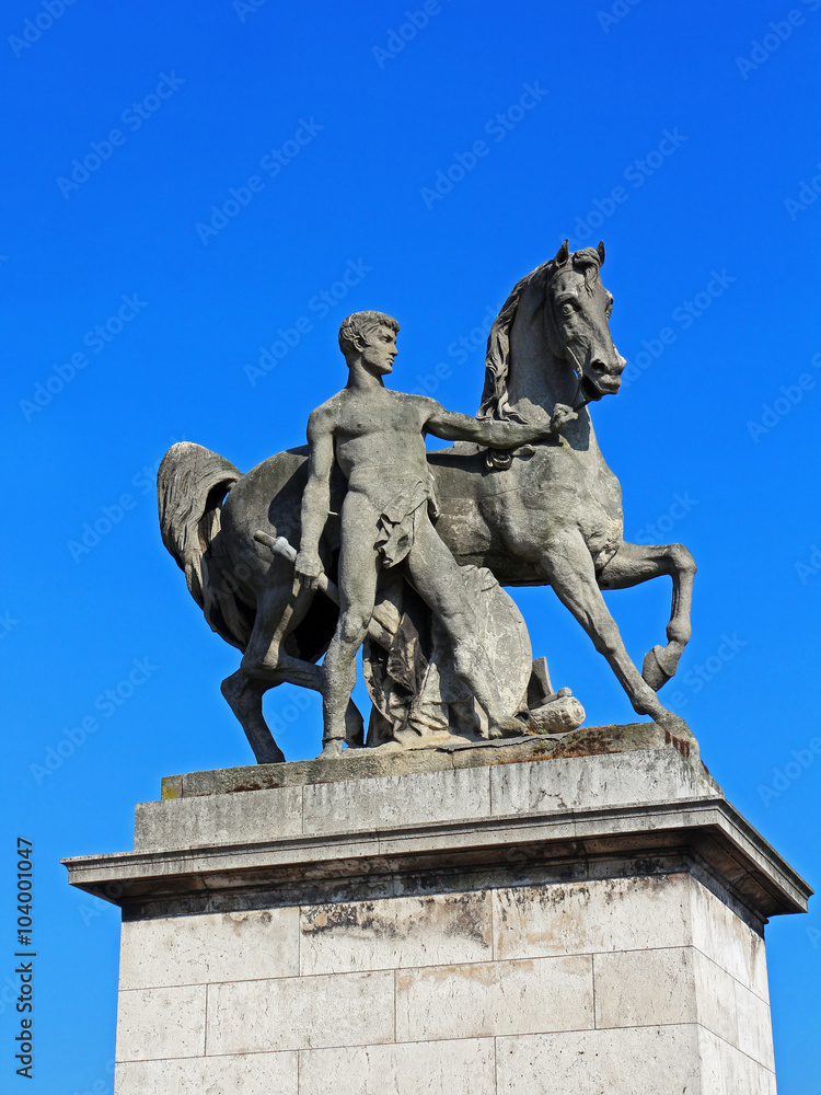 Roman horseman statue - Paris - Iéna Bridge