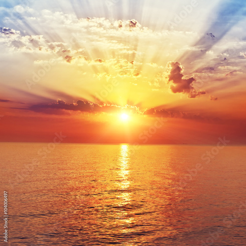 Leinwand Poster sunrise in the sea