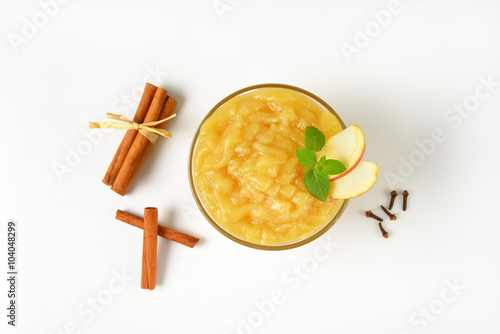 Foto bowl of apple sauce