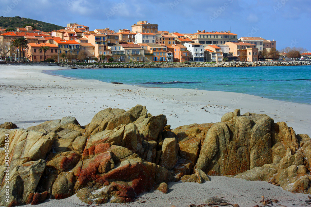 Corse, Île-Rousse et sa plage en Balagne