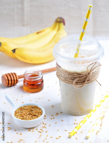 Banana smoothie with honey and flax seed