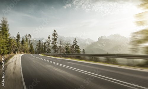 Tableau sur toile The road to Palenica Bialczanska and further to Morskie Oko