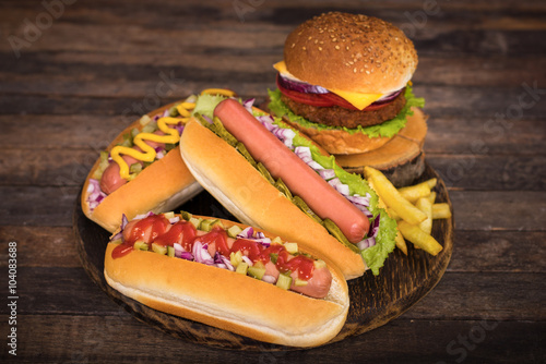 Obraz na płótnie Fast food - Hot dogs, hamburger and French fries