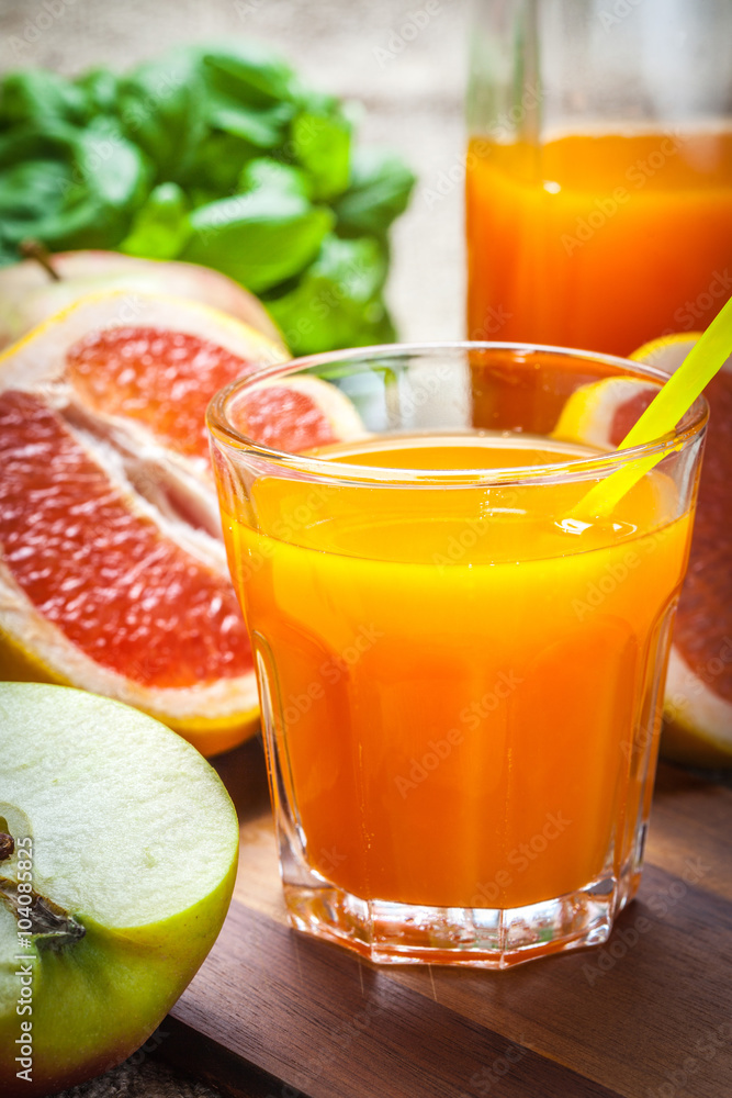 Fototapeta premium Juice of apples and red grapefruit.