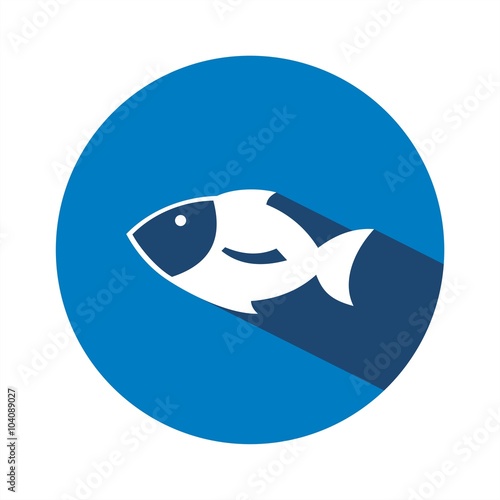 Icono de pez sobre un círculo azul. Ilustración vectorial