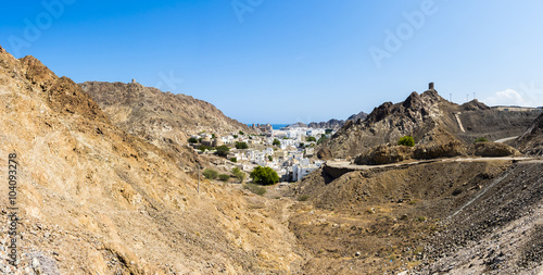 Blick auf das Alte Maskat und das Fort Mirani und dahinter das Al Jalaili Fort, Muscat, Maskat, Oman, Sultanat Oman, Arabische Halbinsel, Naher Osten, Asien