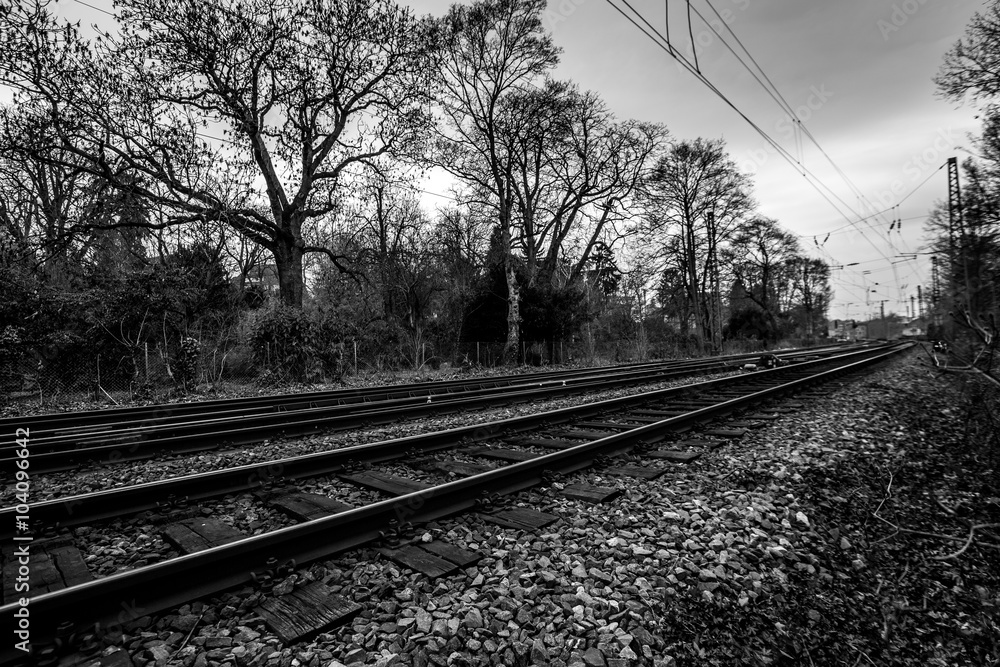 Bahnlinie am Mainzer Volkspark vorbei hin zum Südbahnhof