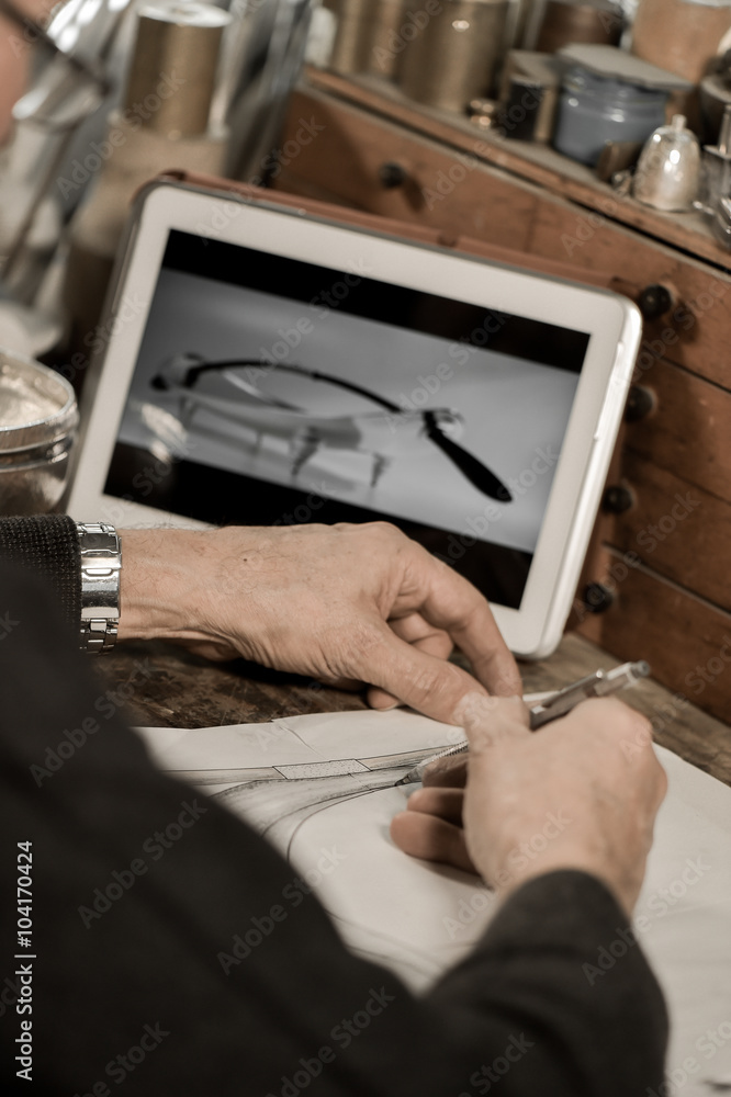 Master goldsmith working with silver-Creative drawing of a silve