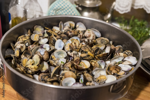 Ready for the unforgettable spaghetti / Close-up of typical italians clams