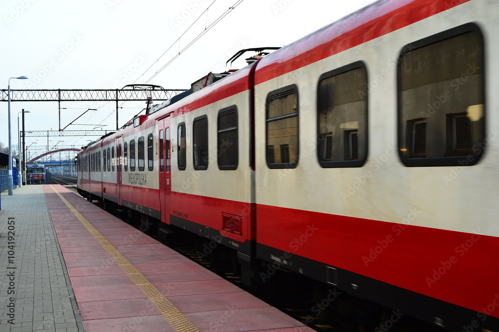 Obraz premium Pociąg na stacji