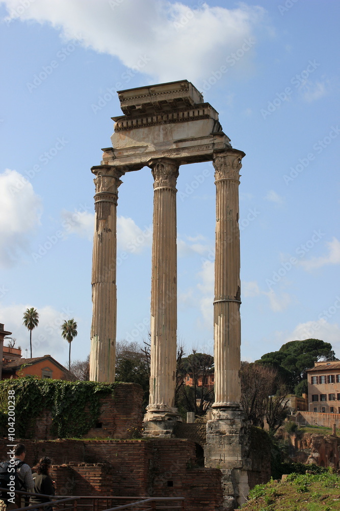 Säulen des Castor und Pollux-Tempel im berühmten Forum Romanum