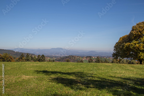 sanfte Hügel in der Steiermark im Herbst