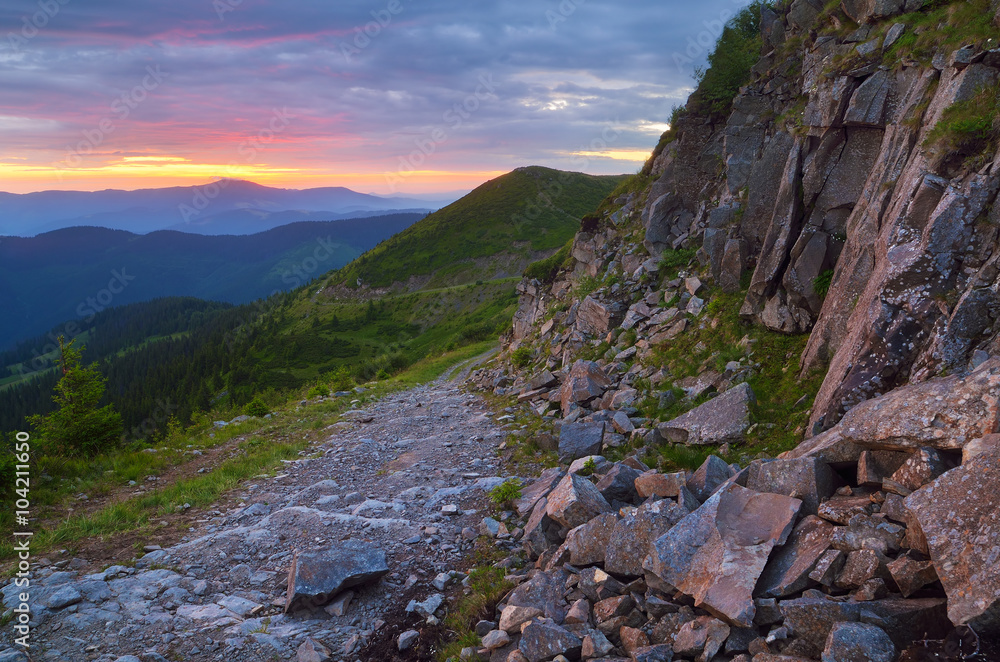 Obraz premium Road in mountains