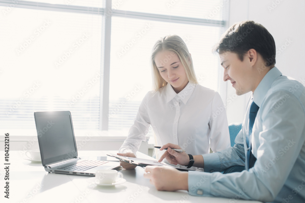 Obraz premium Two colleagues discussing a business project, a man and a woman