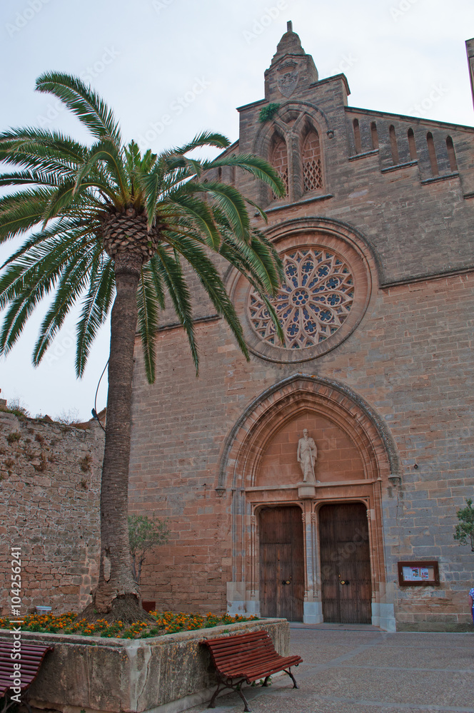 Maiorca, Isole Baleari, Spagna: la torre dell'orologio del Municipio di Alcudia, 10 giugno 2012