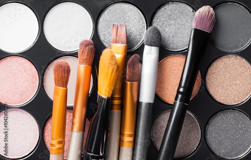 Obraz na plátně Eyeshadow Palette and brushes