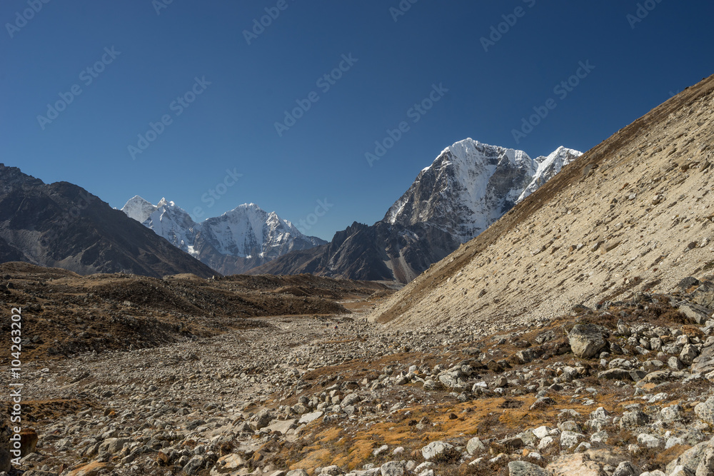 Trekking trail to Gorakshep village, Everest region Trekking trail to Gorakshep village, Everest region
