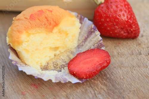 cake with fresh strawberry