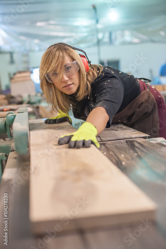 Obraz na plátne Female carpenter Using Electric Sander for wood
