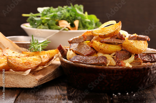 Beef with potatoes and fresh kale salad