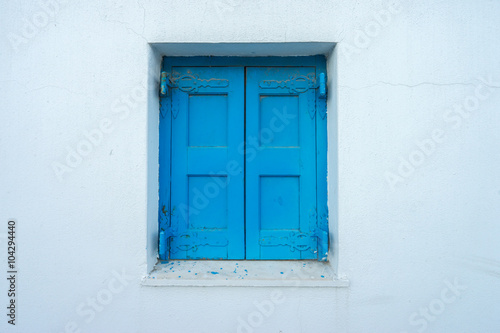 Blue windows, housing style in Mykonos 