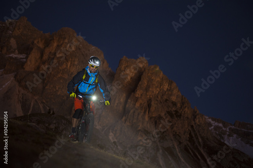 mounatinbiker in the night trail