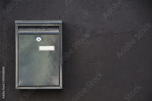 Fotografia Metal mailbox hanging on wall