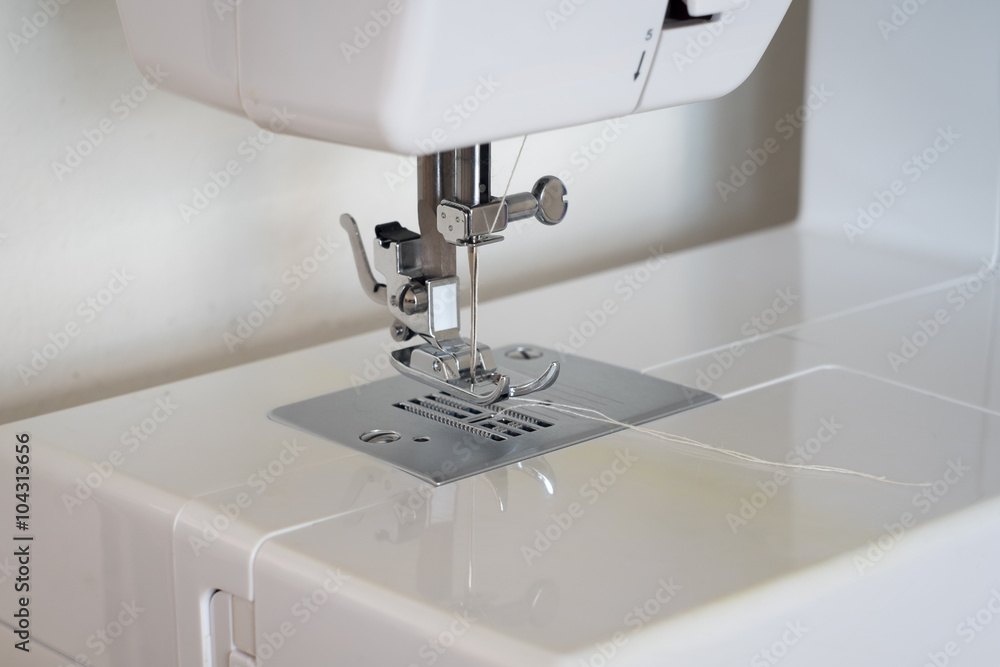 Sewing machine.ready to use.Old tone Sewing machine.ready to use.Old tone