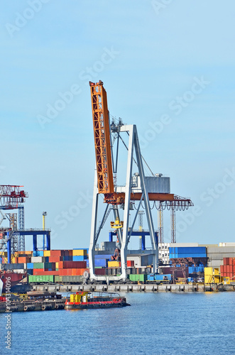 Port cargo crane and container