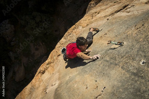 Dani Robles climbing hard in Alquézar photo