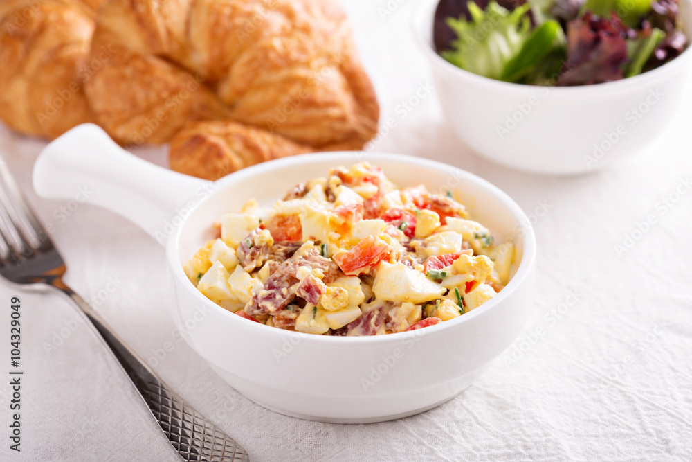 Egg salad with bacon, red pepper and smoked paprika Egg salad with bacon, red pepper and smoked paprika
