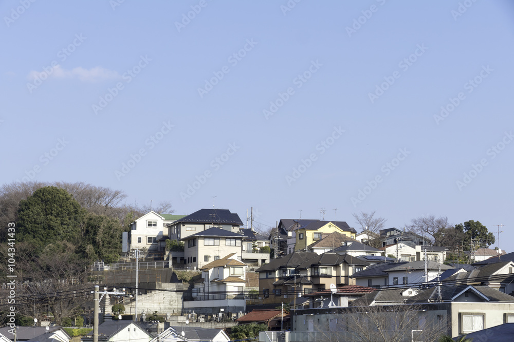 住宅　住宅街　イメージ　高台　丘陵　快晴　青空　コピースペース