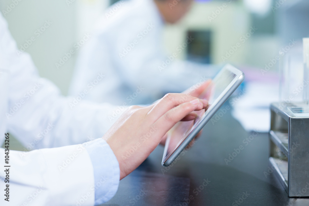 people do medical experiment in lab people do medical experiment in lab